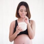 bà bầu uống nước dừa mỗi ngày có tốt không