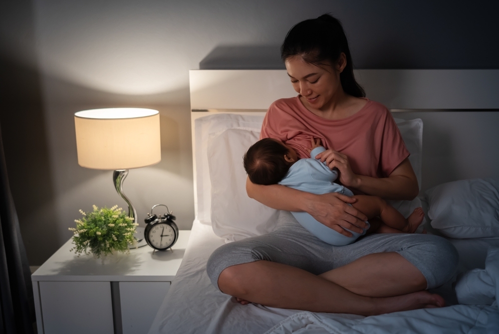 cữ bú của trẻ sơ sinh 2 tháng tuổi