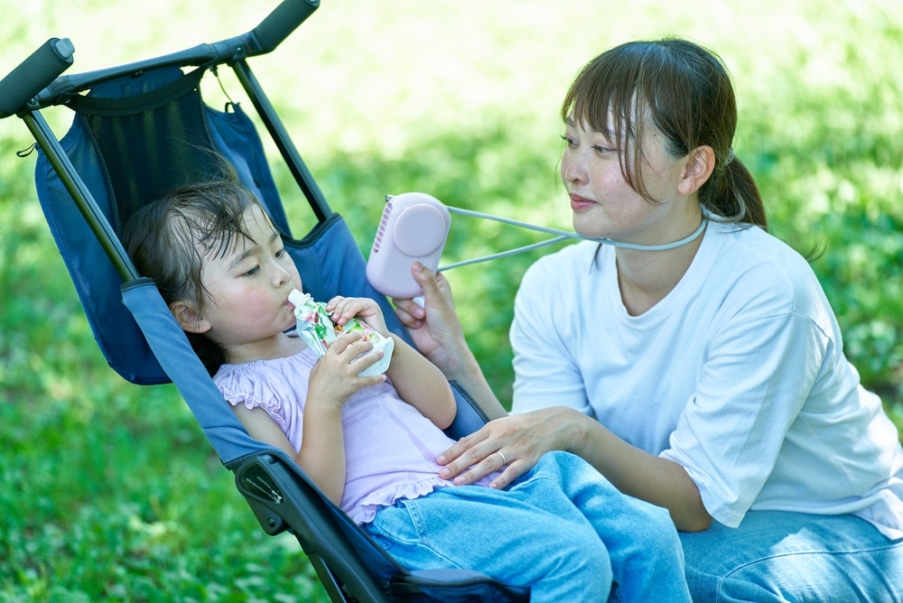 Mùa hè nắng nóng ảnh hưởng thế nào đến sức khỏe trẻ nhỏ