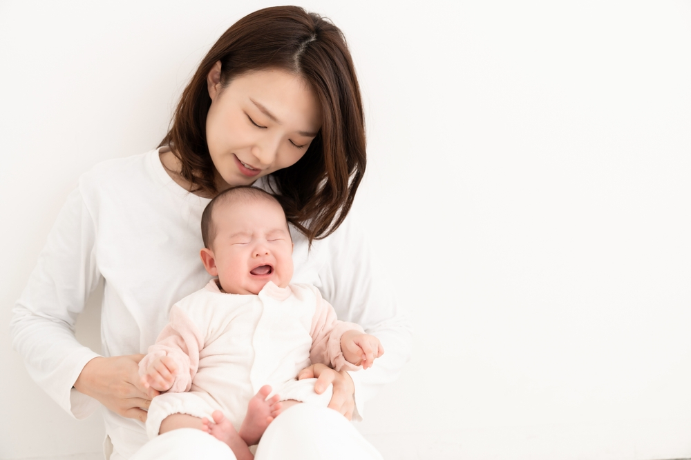 trẻ sơ sinh khóc nhiều có sao không và những lưu ý quan trọng