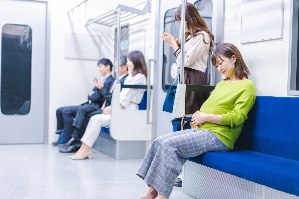 vì sao không được bước qua chân bà bầu​ và lưu ý quan trọng