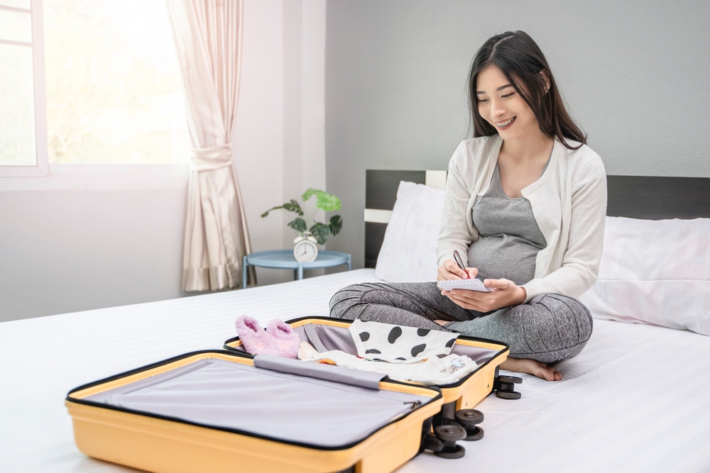 vì sao không được bước qua chân bà bầu​ và lưu ý cho mẹ bầu